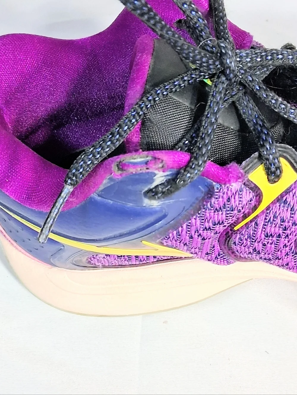 Kevin Durant Nike KD17 Men's Size 7.5 Purple and Fuschia Pink Low Cut Sneakers